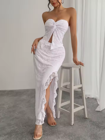 Abito Lungo Bianco con Spacco e Scollo a Cuore – Eleganza e Femminilità 🤍✨