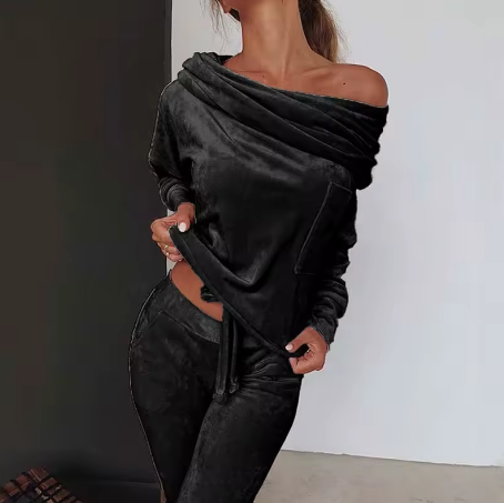 Completo donna in velluto – 2 pezzi (felpa + pantaloni) 🖤✨