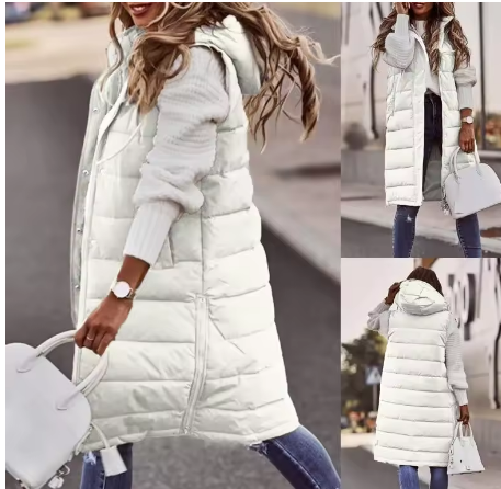 Gilet lungo imbottito da donna con cappuccio Aggiungi un tocco di eleganza casual al tuo look con questo gilet lungo e trapuntato, perfetto per le mezze stagioni.