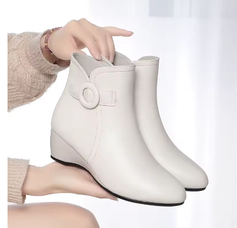 ❄️ Stivaletti bianchi e neri imbottiti con zeppa bassa ❄️