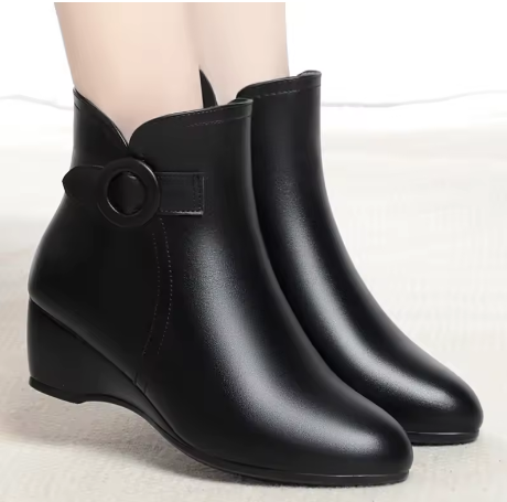 ❄️ Stivaletti bianchi e neri imbottiti con zeppa bassa ❄️