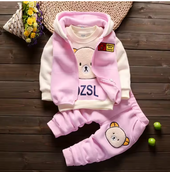 🐻 Completo Bambino 3 Pezzi – Felpa, Pantaloni & Gilet Rosa con Orsetto
