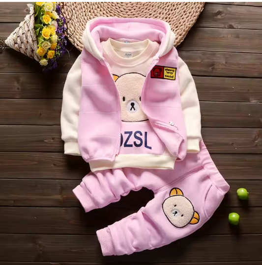 🐻 Completo Bambino 3 Pezzi – Felpa, Pantaloni & Gilet Rosa con Orsetto
