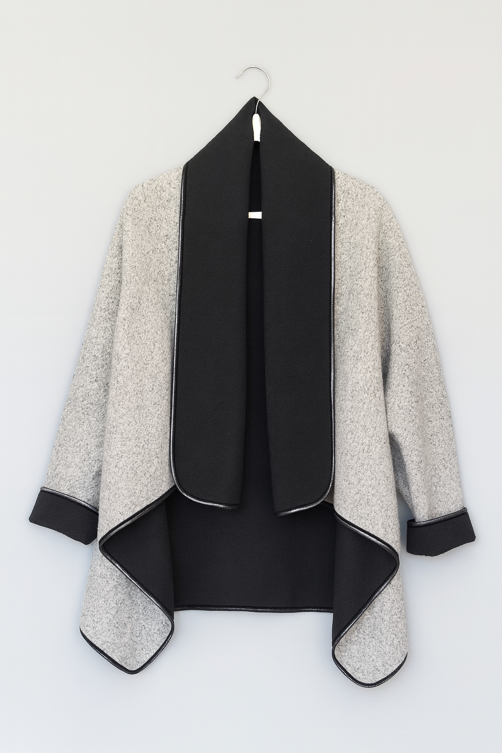 🧥 Cardigan in lana con interno a contrasto